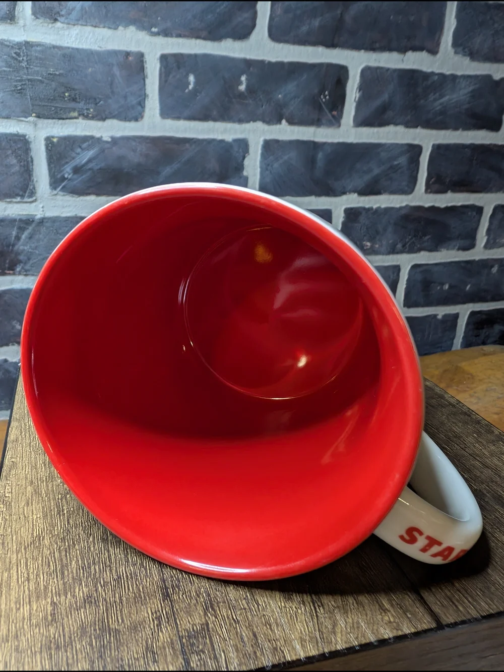White and Red Coffee Mug with Multilingual 'Coffee' Design